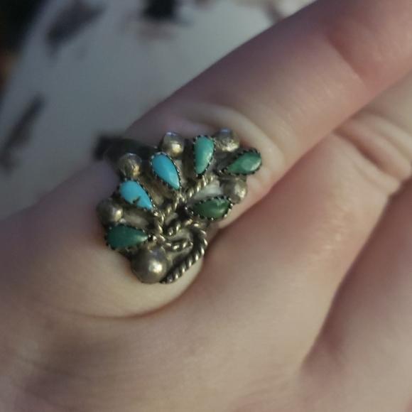 Vintage Zuni Sterling and Turquoise Ring - Picture 11 of 11